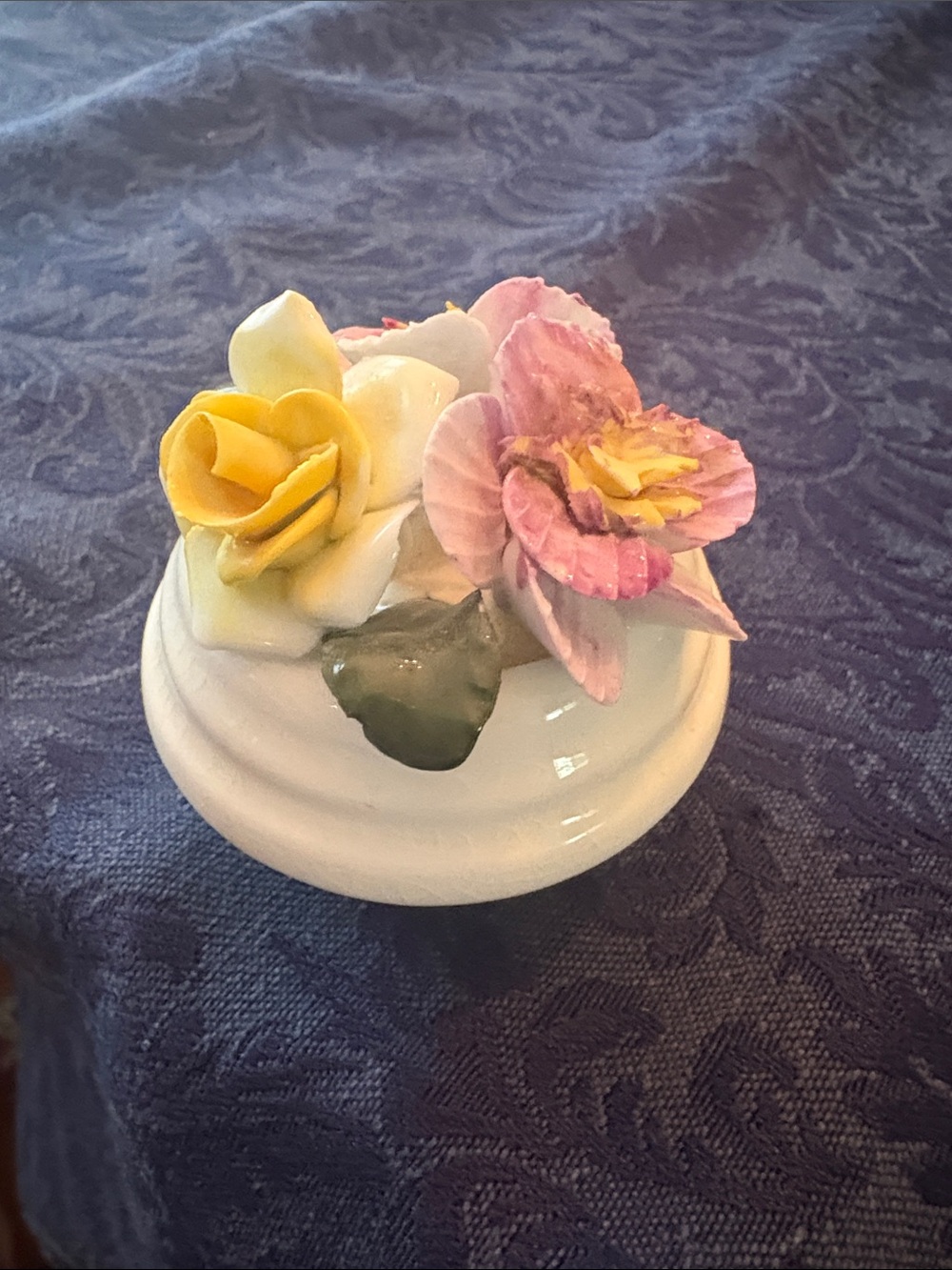 Sandford 2 inch flower sculpture